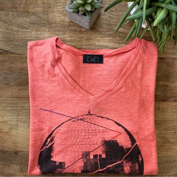 DuO V-Neck Coral Disco Ball Vintage Graphic T-Shirt - Picture 5 of 12